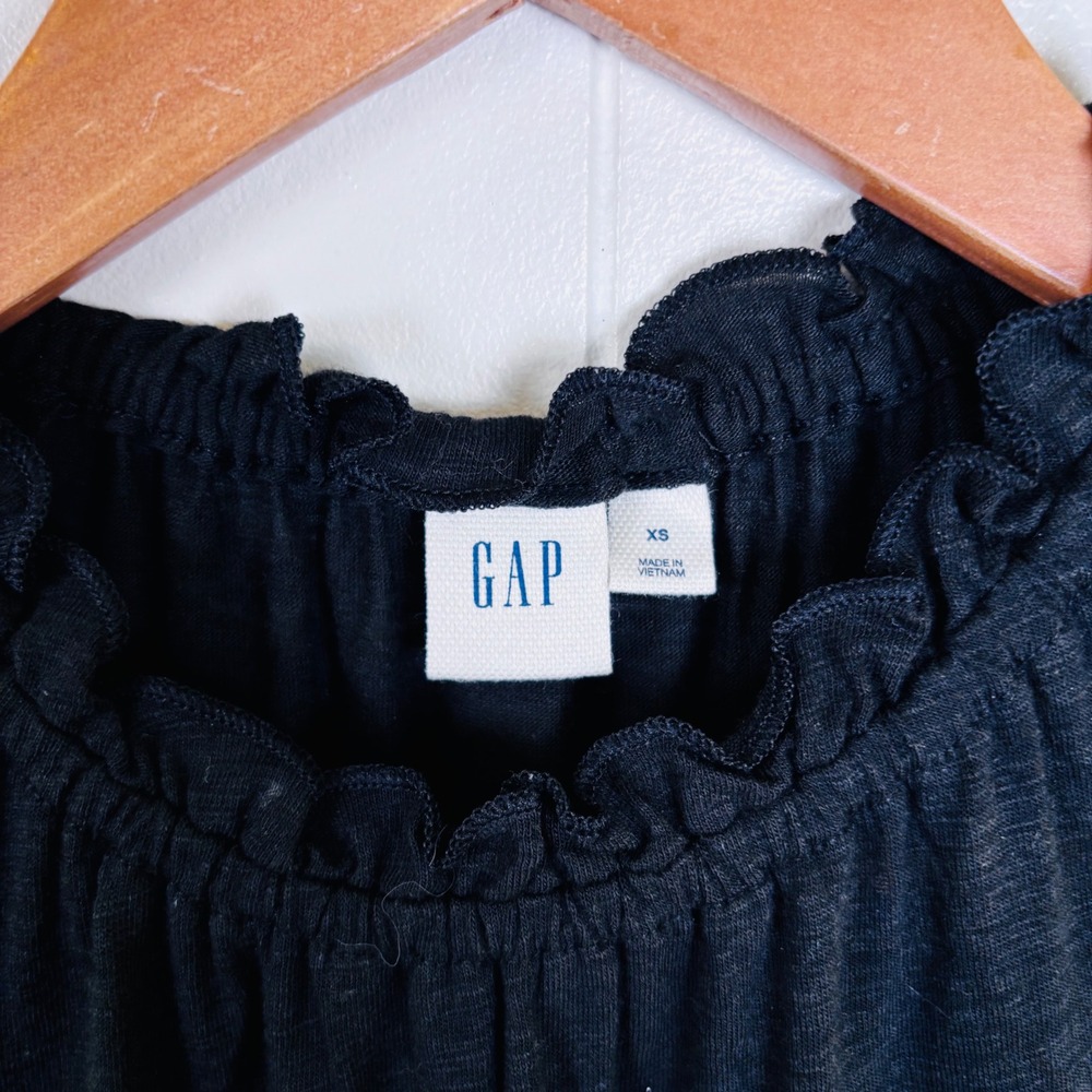 GAP Ruffle Neck Tank Top Sleeveless Casual Everyday Black Womens Size XS - Picture 3 of 8